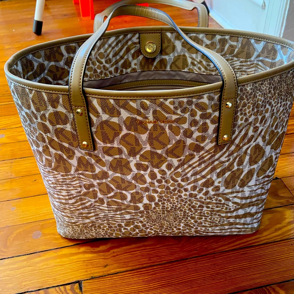New carter camel Michael kors tote